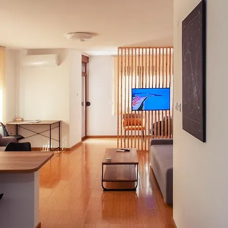 Lux Family Vidanovic 피로트