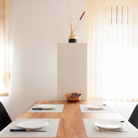 Lux Family Vidanovic 아파트 피로트